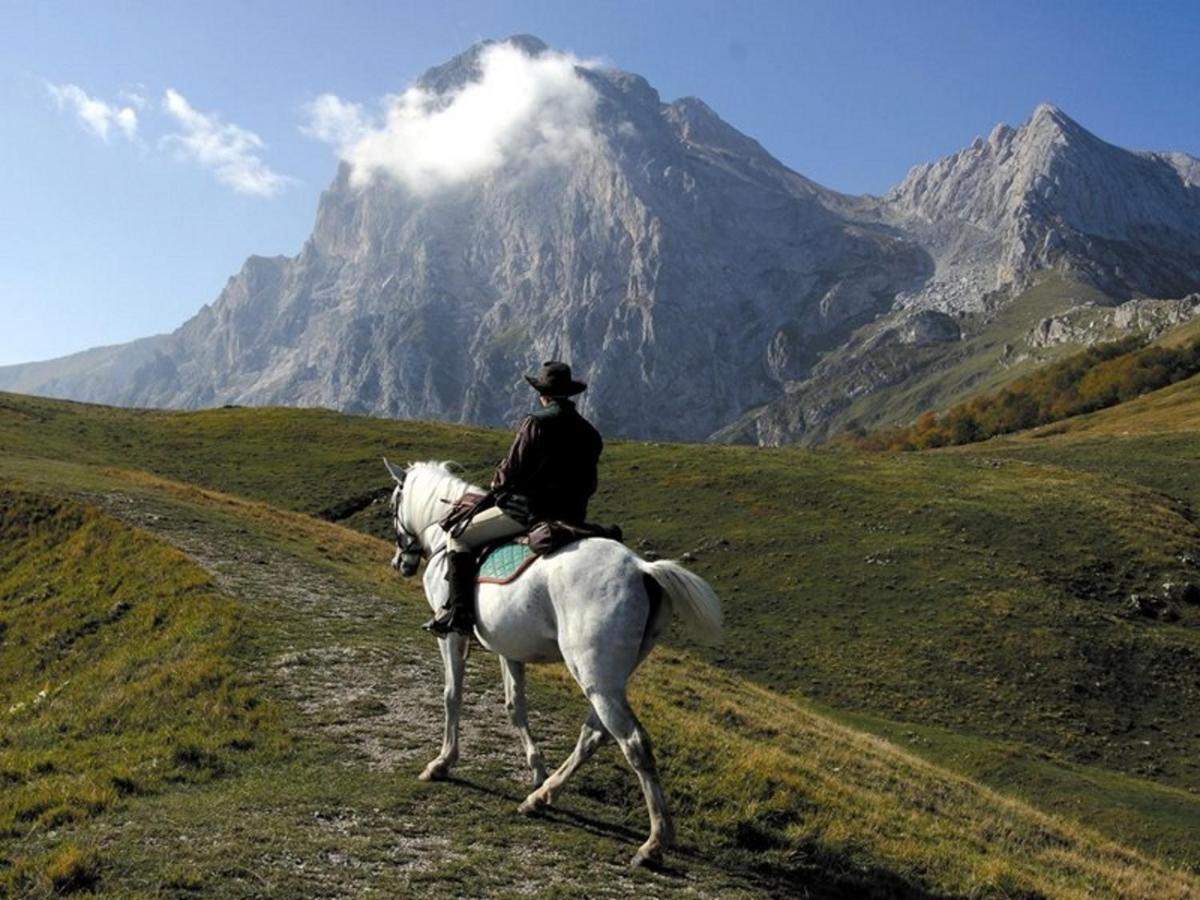 Complesso Turistico Aurora - Appartamenti Poggio Picenze Bagian luar foto